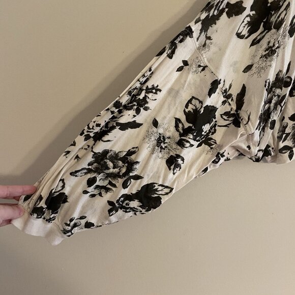 Out From Under Urban Outfitters Women S Floral Ella Long Sleeve Cropped Tee - Picture 4 of 8